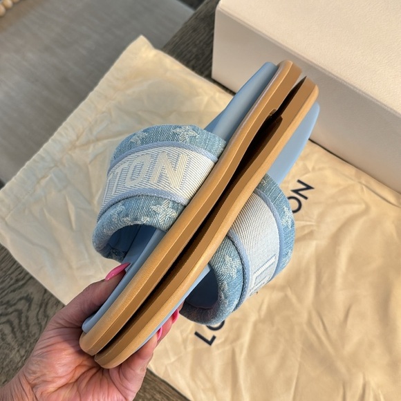 LOUIS VUITTON AUTHENTIC LV By The Pool
LV Bliss Comfort Mule size 38 - Picture 8 of 16